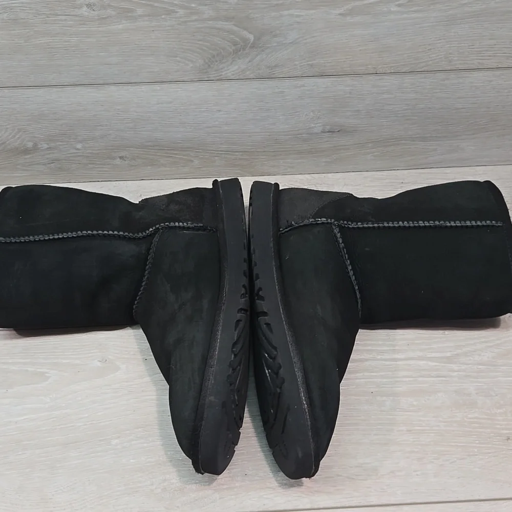 UGG Australia 5825 Classic Black Winter Boots Insulated Line Leather Shoes Sz 9